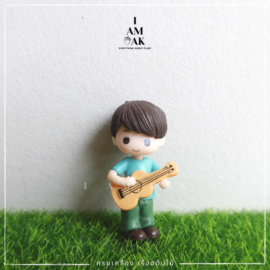 ตุ๊กตาแต่งสวน เด็กชายเล่นกีตาร์ ผู้หญิงยืนฟังเพลง