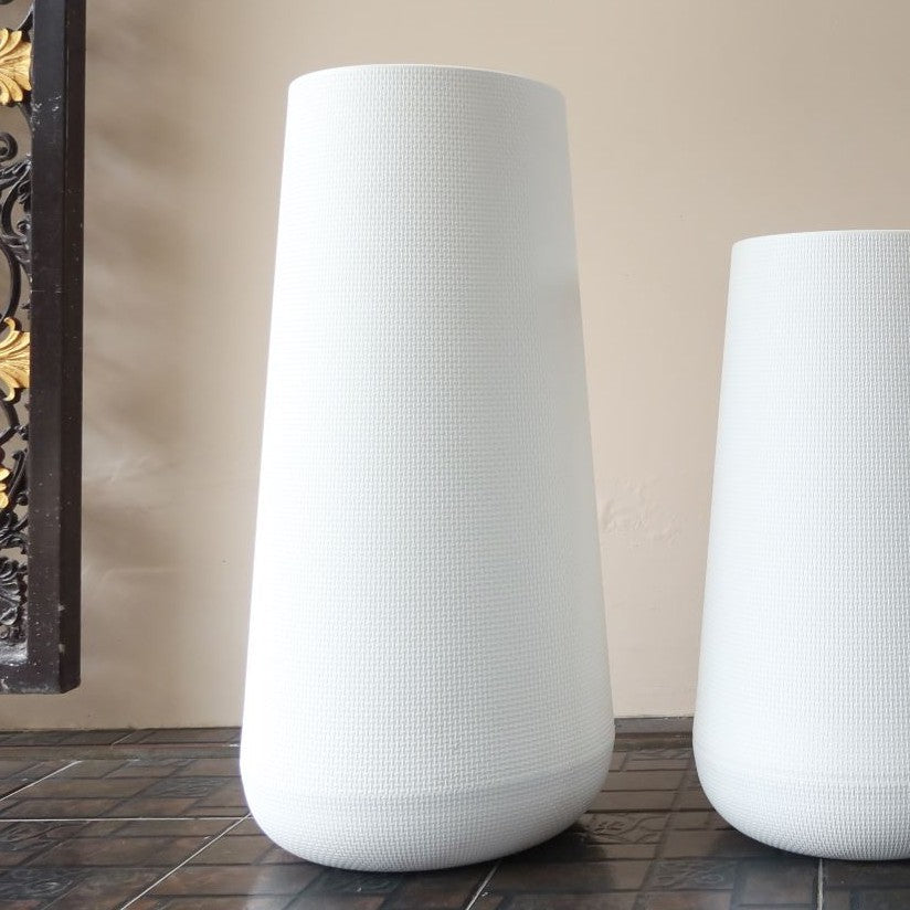 กระถางมินิมอล (Minimal) มีจานรองในตัว กระถางเบลล่า ขนาดใหญ่ มี 3 ทรง สีขาว