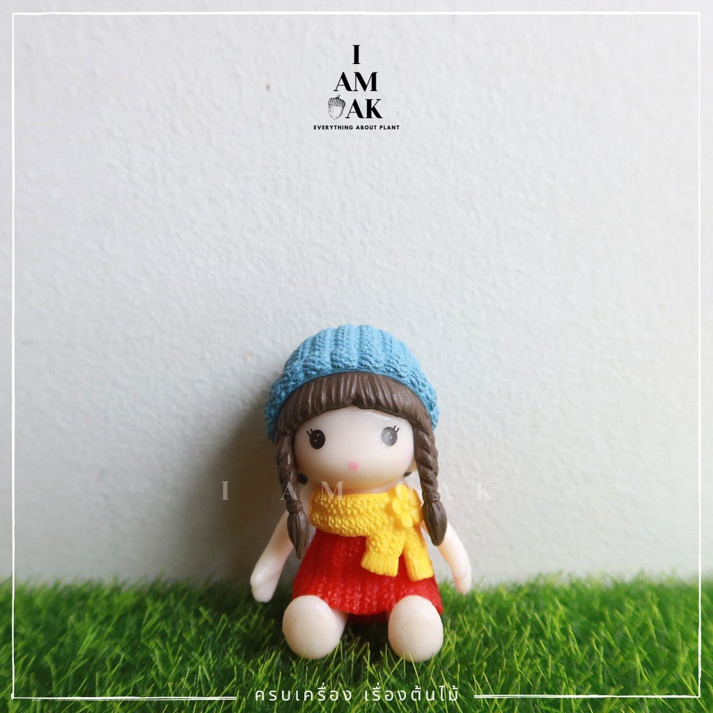 ตุ๊กตาแต่งสวน ผู้หญิงถักเปียใส่หมวกไหมพรม - Pamathegardener