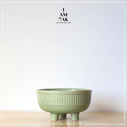 กระถางเซรามิก 3 ขา ปากกว้าง 4-5 นิ้ว เคลือบอย่างดี ไม่มีจานรองนะคะ [LP คัพเค้กใหญ่]