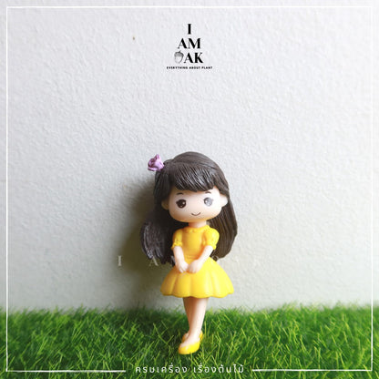 ตุ๊กตาแต่งสวน เด็กชายเล่นกีตาร์ ผู้หญิงยืนฟังเพลง