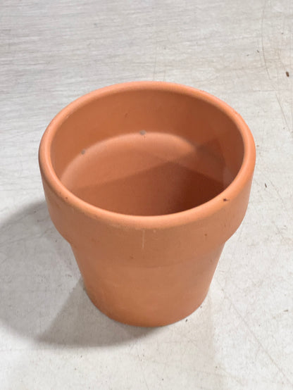 กระถางต้นไม้ กระถางดินเผาทรงมีขอบ มีหลายขนาด เป็นแบบผิวเนียนเรียบ