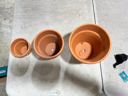 กระถางต้นไม้ กระถางดินเผาทรงมีขอบ มีหลายขนาด เป็นแบบผิวเนียนเรียบ