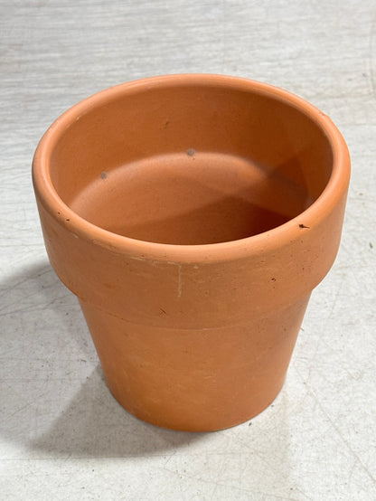 กระถางต้นไม้ กระถางดินเผาทรงมีขอบ มีหลายขนาด เป็นแบบผิวเนียนเรียบ