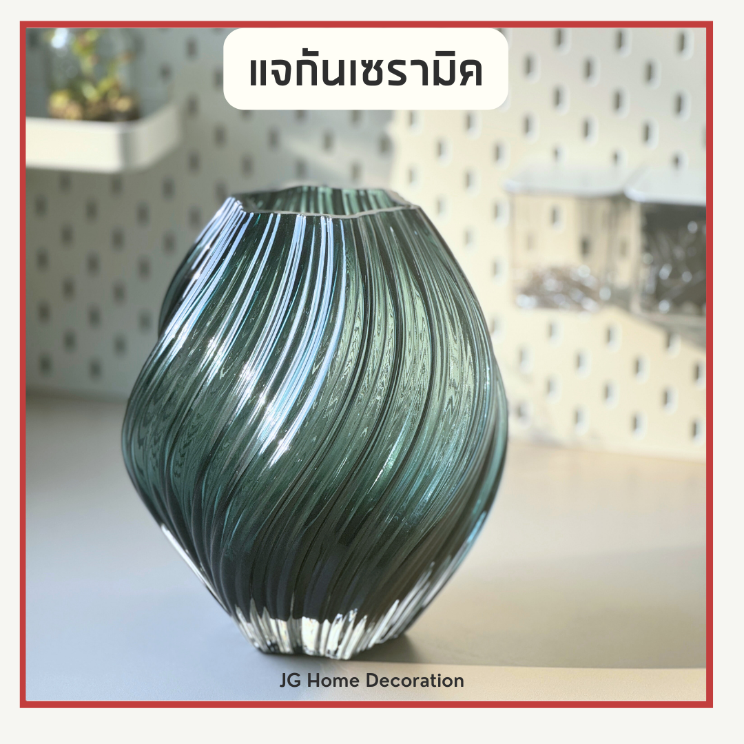 แจกันแก้วสีเขียว ทรงกลม แจกันไฮโซ หรูหรา มอลโตสสีเหลืองขนาดเล็ก