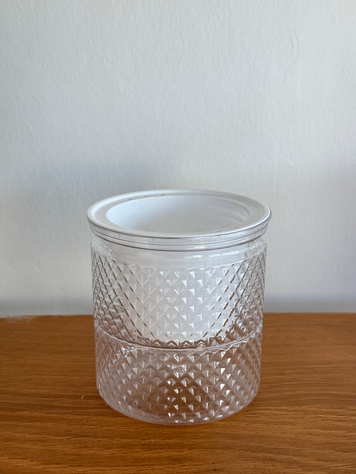 กระถางใส่น้ำ ดูดน้ำในตัว แบบมินิมอล ไม่มีลาย