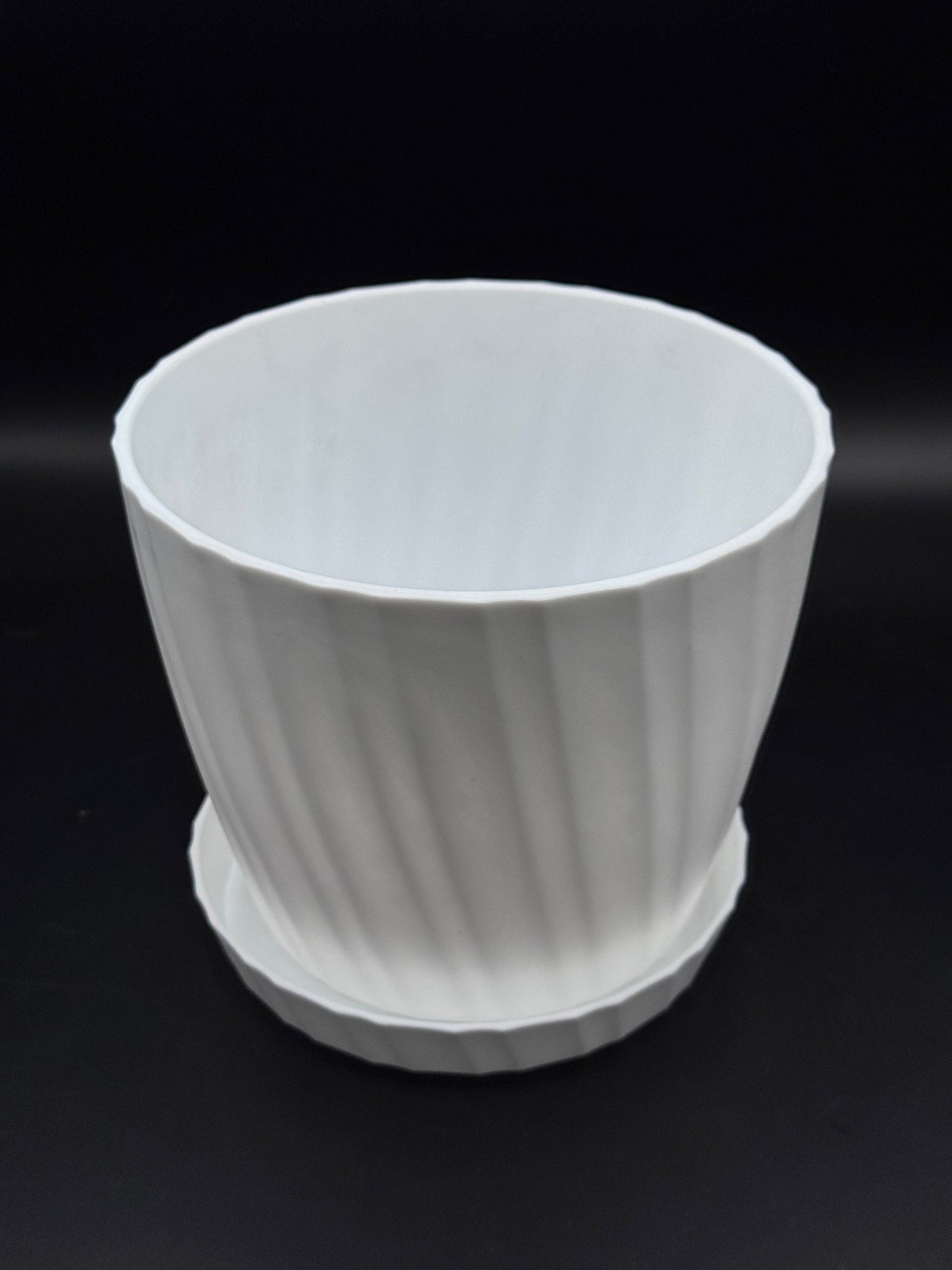 กระถางพลาสติกสีขาว ทรงลายเฉียง 4-8 นิ้ว